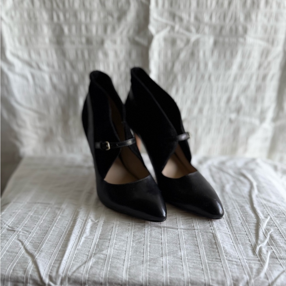 Nine West Black Pointed Toe heels size 6.5